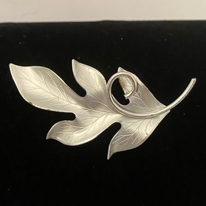 Vintage silver tone leaf brooch